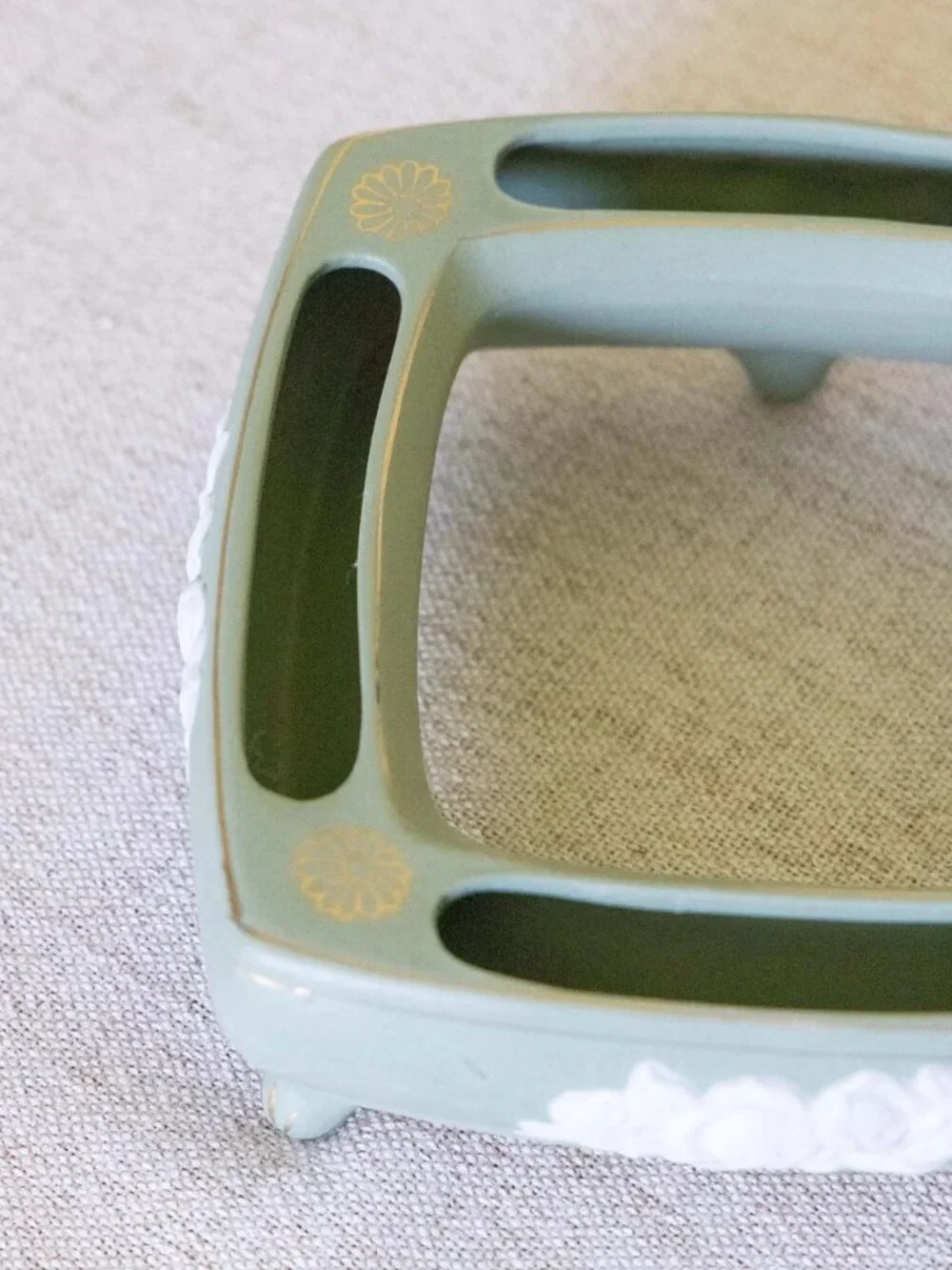 Medium Matte Green & Off-White Ceramic Jasperware Flower Arranger